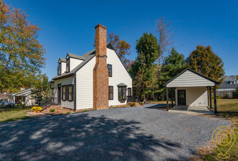 Selling Charming Colonial in Birdfield