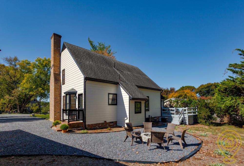 Selling Charming Colonial in Birdfield