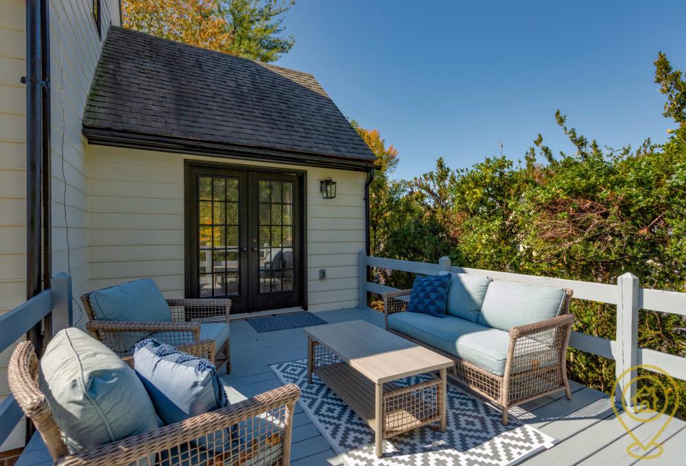 Selling Charming Colonial in Birdfield